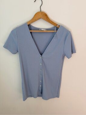 ZARA Pale Blue Ribbed Button-Front V-Neck Short Sleeve Top